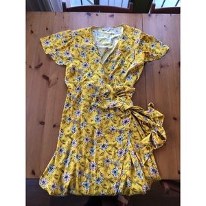 Plus women’s floral wrap dress